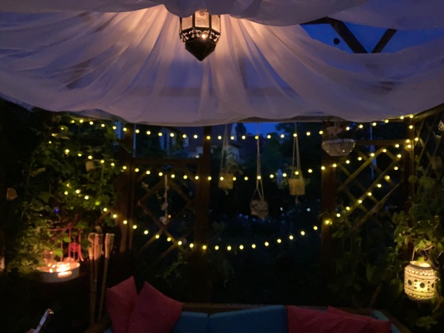 Mãmã Kosmos · Garten Lounge – Bild 2